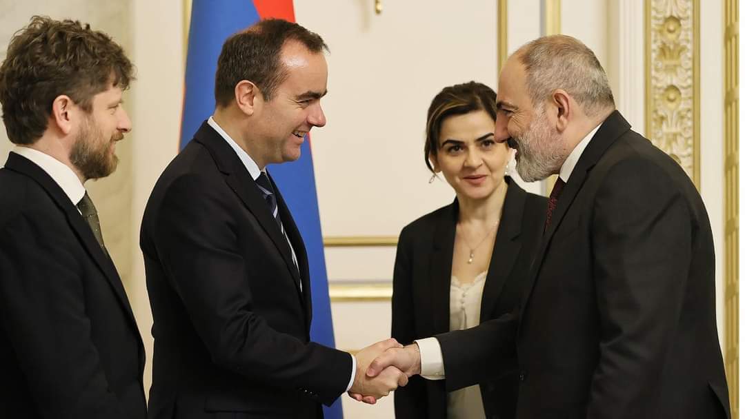 Le Premier ministre arménien Nikol Pachinian a reçu le ministre français des Armées Sébastien Lecornu