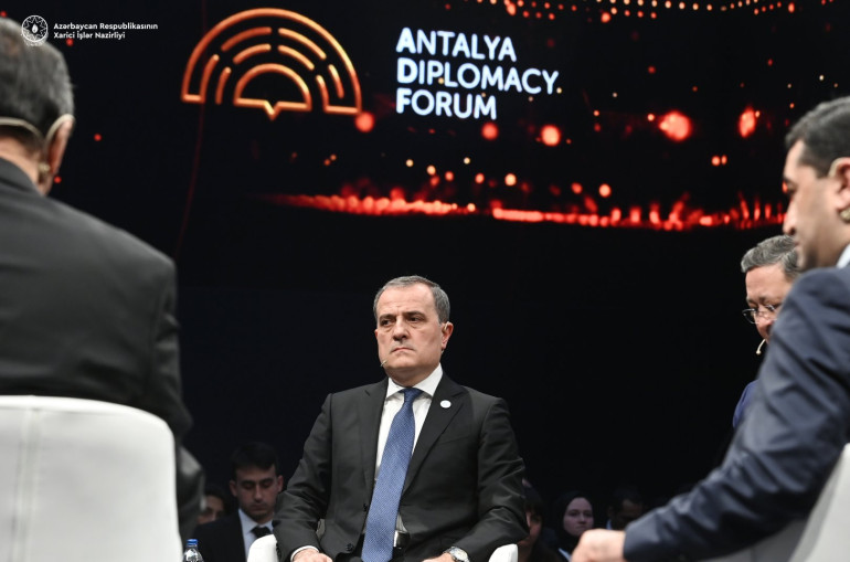 Les rencontres entre Bakou et Erevan concernant le processus de paix sont importantes affirme le chef de la diplomatie d’Azerbaïdjan