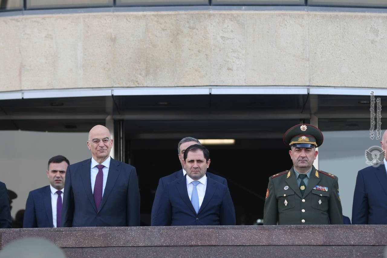 L’Arménie et la Grèce s’engagent à renforcer leur coopération militaire