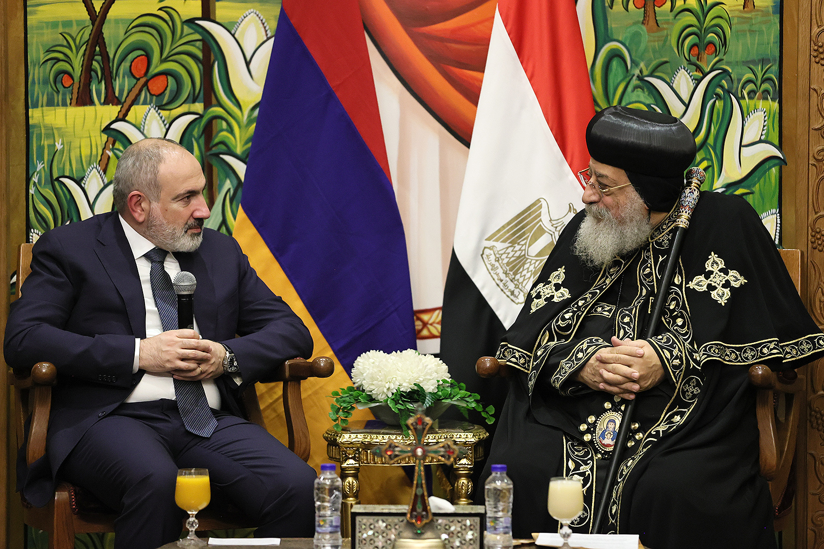 Le Premier ministre rencontre le chef de l&rsquo;Église copte orthodoxe dans la cathédrale copte orthodoxe Saint-Marc d&rsquo;Abbassia, au Caire