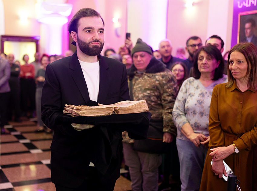 Dons exceptionnels offerts au Matenadaran par un collectionneur