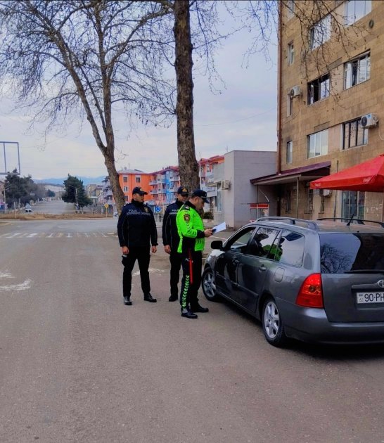 Des agents de la circulation azerbaïdjanais en service à Stépanakert…