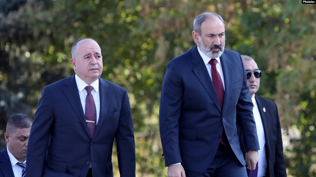 La guerre des mots entre Pachinian et l&rsquo;ancien ministre de la Défense
