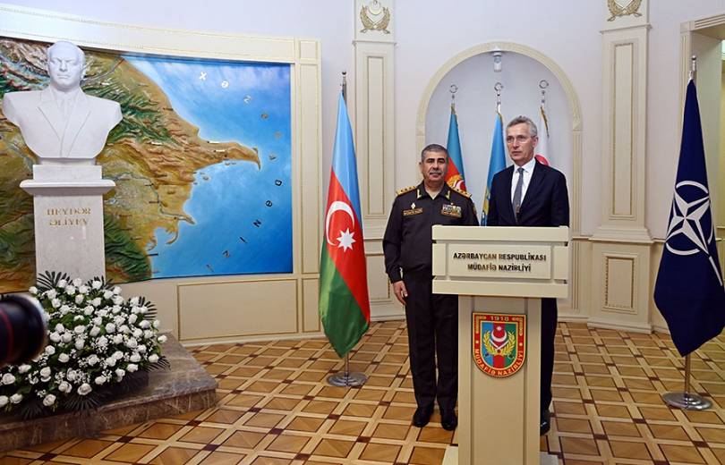 Zakir Hasanov a informé Jens Stoltenberg de la situation à la frontière arméno-azerbaïdjanaise