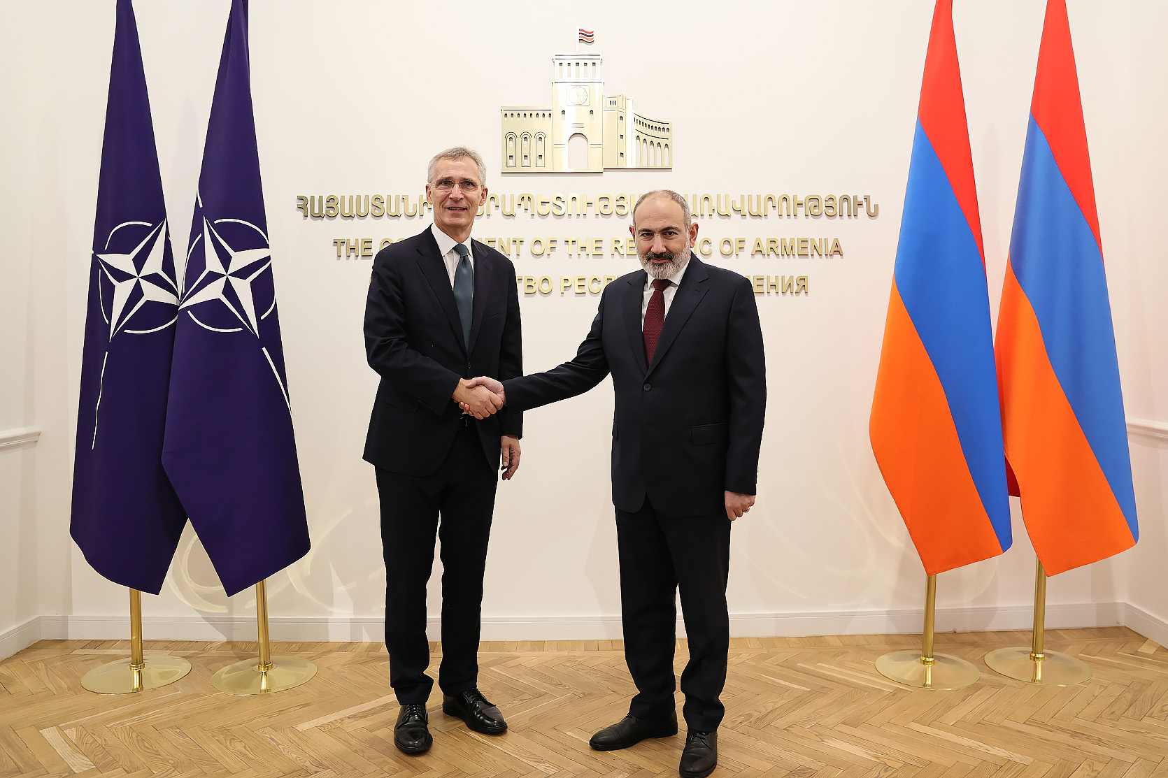 Au cours d’une conversation privée, Pachinian et Stoltenberg ont discuté des questions liées à la coopération entre l’Arménie et l’OTAN