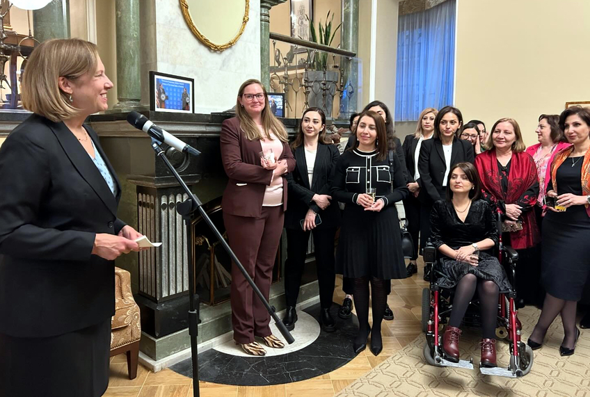 L&rsquo;Ambassadrice US fait l&rsquo;éloge des femmes d&rsquo;Arménie