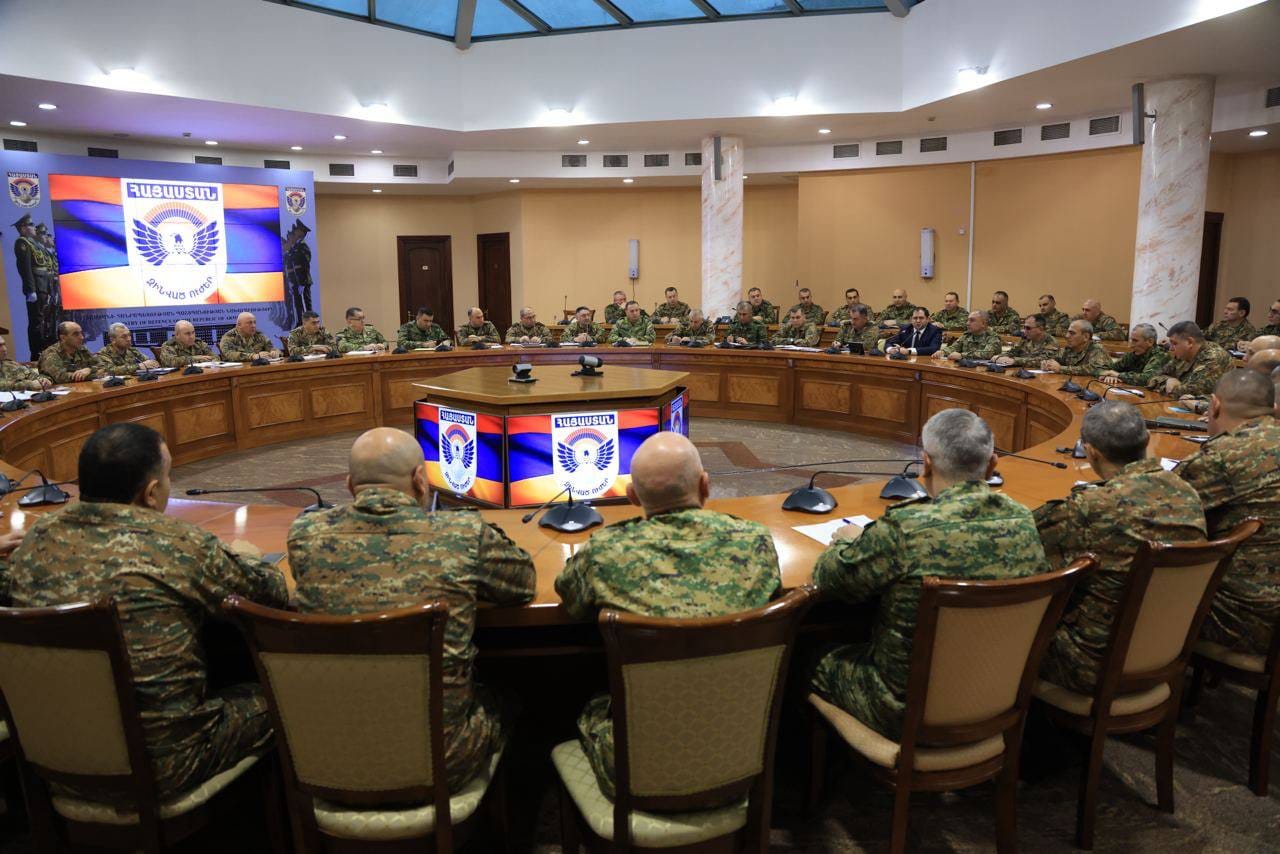 Suren Papikyan a abordé les questions liées à la sécurité régionale lors des réunions tenues avec les dirigeants des Forces armées de la République d&rsquo;Arménie
