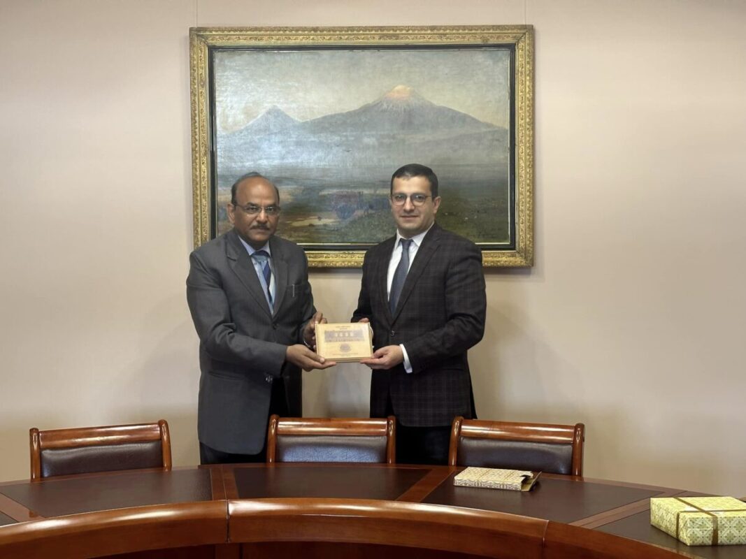 Le Matenadaran d&rsquo;Arménie et les Archives nationales de l&rsquo;Inde envisagent une coopération en matière de recherche, de restauration et de numérisation