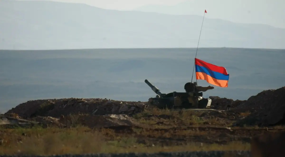Bakou affirme « observer des mouvements intensifs » des forces armées arméniennes à la frontière arméno-azéri