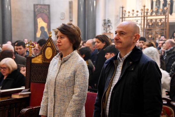 La messe à Jean Goujon vue par Lydia Kasparian