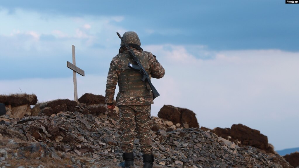 L&rsquo;Arménie et l&rsquo;Azerbaïdjan dénoncent des violations de la trêve