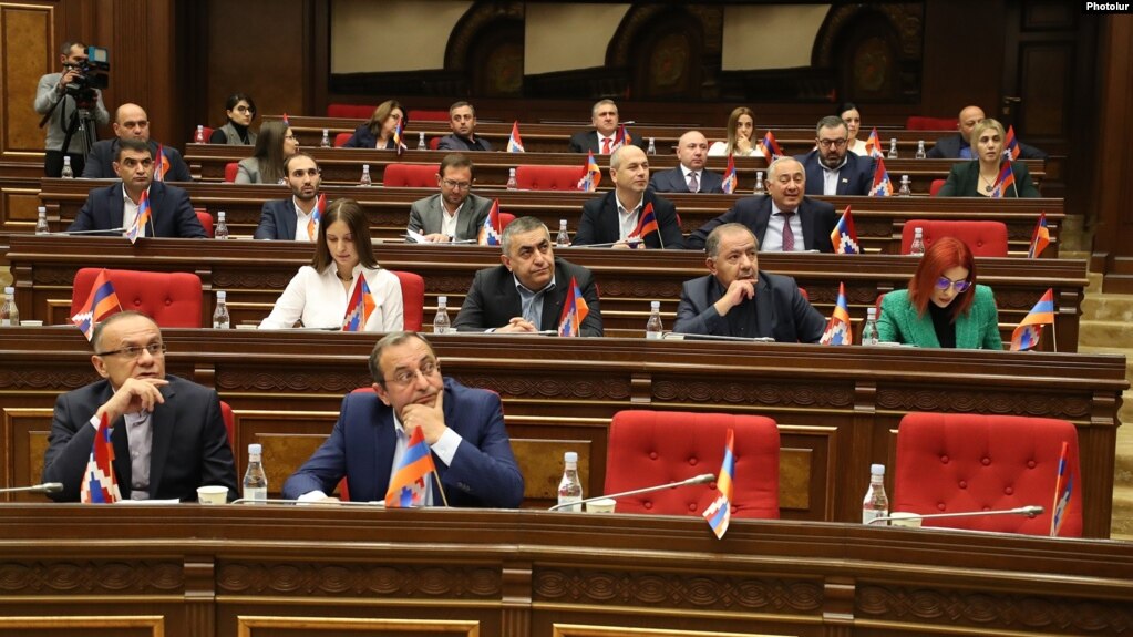 L&rsquo;opposition souhaite un débat parlementaire sur la cession de terres à l&rsquo;Azerbaïdjan