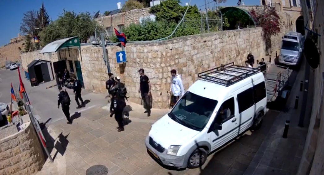 La police israélienne et les colons pénètrent dans le quartier arménien de Jérusalem