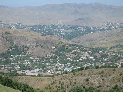 Des maisons et des pierres tombales ont été endommagées dans le village de Movses par des tirs azerbaïdjanais un enfant mineur a été miraculeusement sauvé