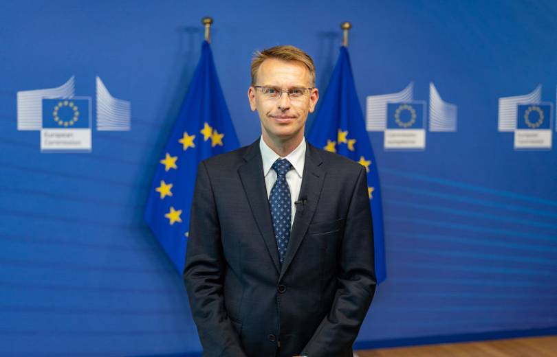 L’Azerbaïdjan et l’Arménie doivent trouver eux-mêmes une solution au problème, personne ne peut vous imposer de solutions affirme Peter Stano le porte-parole des relations extérieurs de l&rsquo;UE