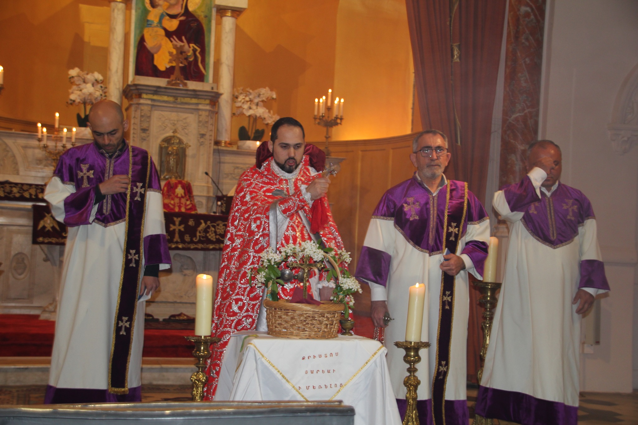 Messe de Pâques à l’Eglise apostolique arménienne Saint-Nicolas, Dimanche 7 avril