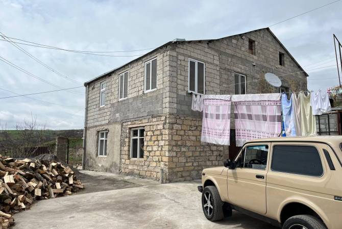 Des tirs de l’Azerbaïdjan ont endommagé une maison au village de Tegh dans la région de Syunik en Arménie