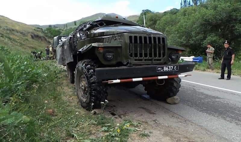4 militaires Arméniens tués et 20 blessés dans un accident de véhicule militaire cet après-midi indique le ministère arménien de la Défense