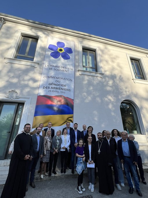 Dévoilement de la banderole commémorative du génocide à la mairie du 9_10