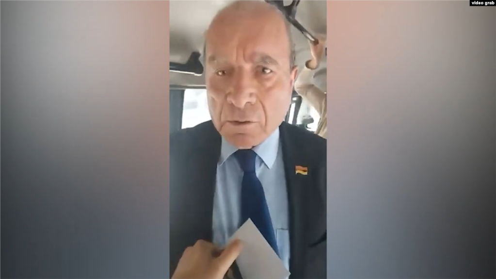 Un homme détenu après avoir insulté un élu pro-gouvernemental