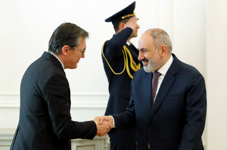 Pashinyan a discuté des questions liées à la coopération entre l&rsquo;Arménie et l&rsquo;UE avec Brice Roquefo