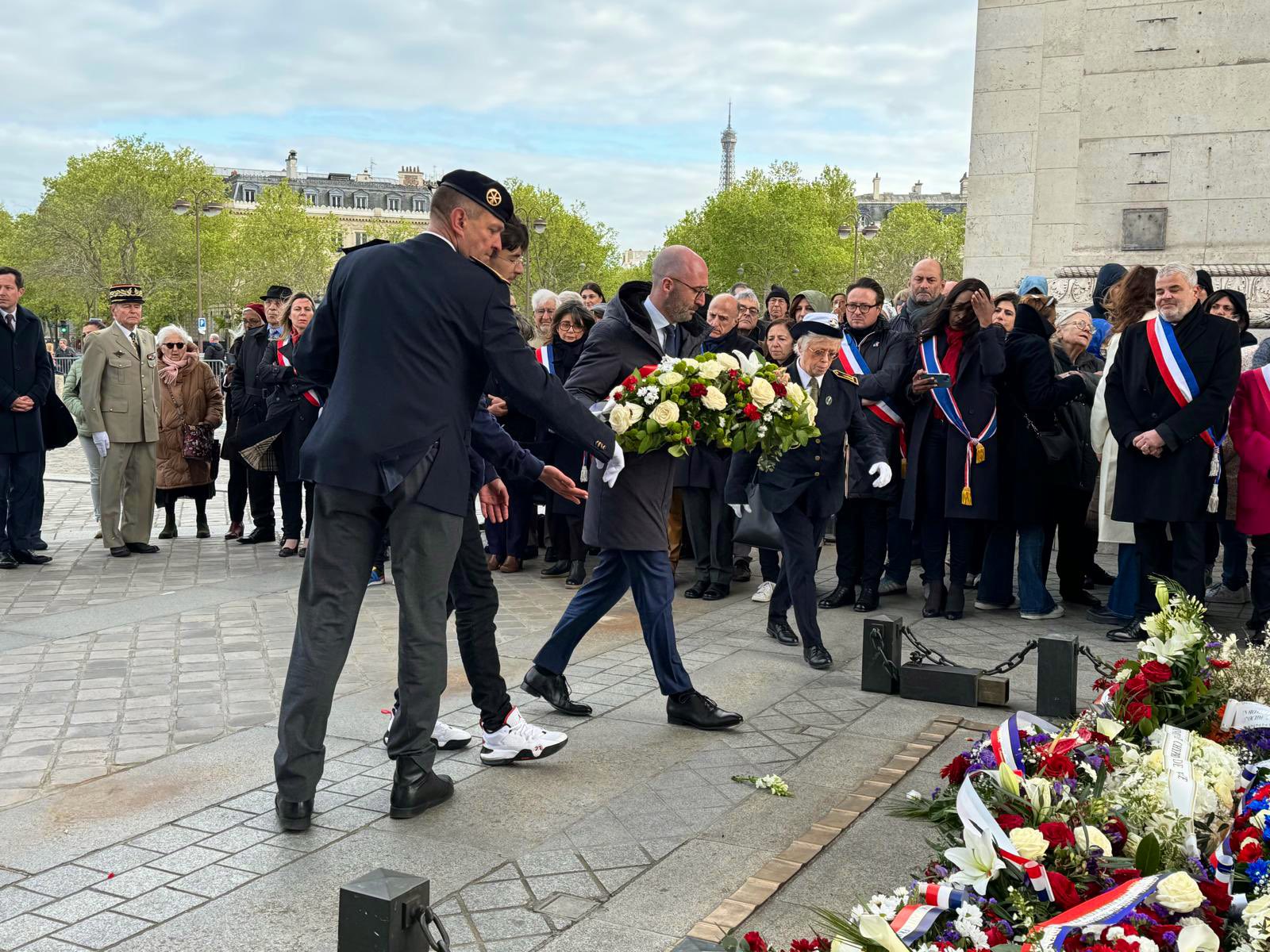 A l&rsquo;Arc-de-Triomphe pour la commémoration du génocide