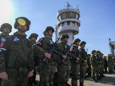 L&rsquo;attaché de presse de Poutine a expliqué pourquoi les soldats de maintien de la paix russes ont quitté le Haut-Karabakh