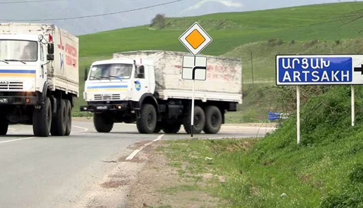 Le convoi des soldats de la paix russes s&rsquo;est déplacé du Haut-Karabakh vers l&rsquo;Arménie