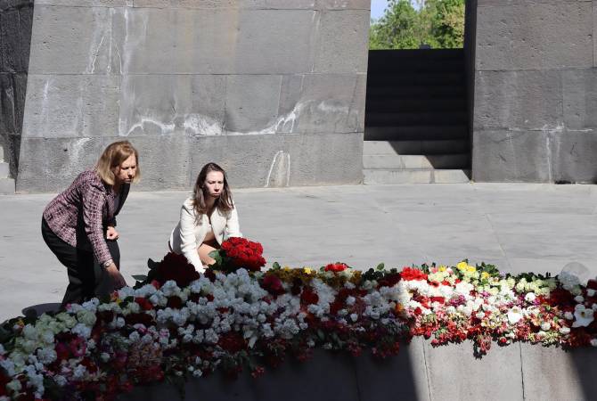 La responsable de la commission des relations étrangères du Sénat américain et l&rsquo;ambassadrice des États-Unis en Arménie ont visité le mémorial du génocide des Arméniens