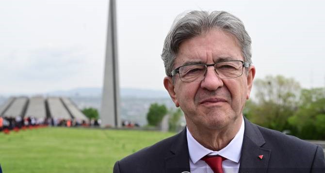 Jean-Luc Mélanchon au mémorial du génocide des Arméniens à Erévan : L’Azerbaïdjan ne s’arrêtera pas parce s’il règne une atmosphère d’impunité