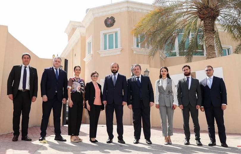 Ararat Mirzoyan a eu une rencontre de travail avec le personnel de l&rsquo;ambassade d&rsquo;Arménie à Doha (Qatar)
