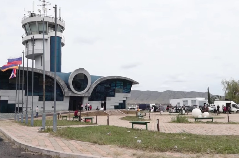 Les forces russes de paix ont quitté le territoire de l&rsquo;aéroport de Stepanakert en Artsakh occupé