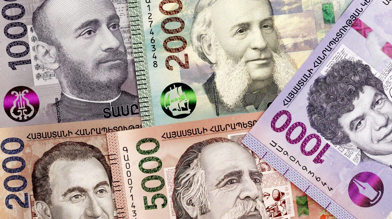 En mars de cette année, le salaire nominal mensuel moyen en Arménie était de 307 655 drams soit 736 euros