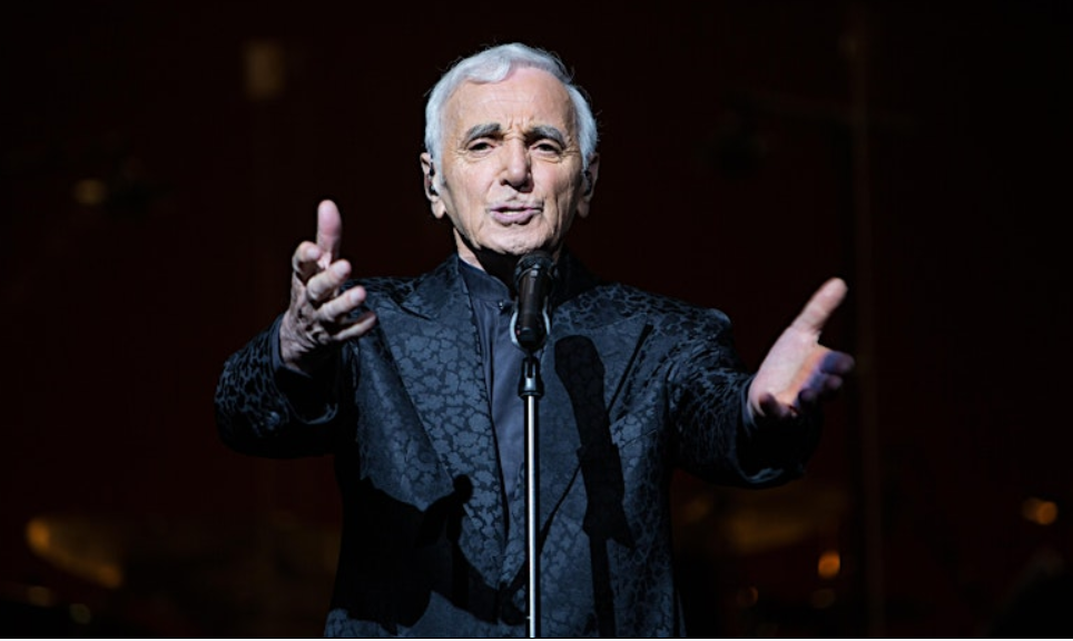 Plaque à la mémoire de Charles Aznavour