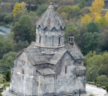 Les Azerbaïdjanais détruisent complètement l&rsquo;église de l&rsquo;Ascension à Berdzor