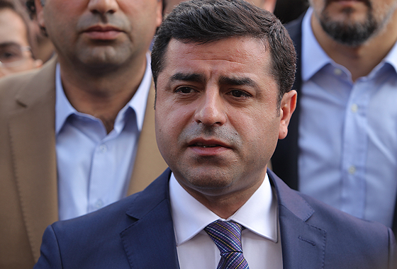 Le leader kurde emprisonné Selahattin Demirtas condamné à 42 ans de prison