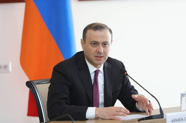 Nous n’avons pas demandé à la Russie que les gardes-frontières russes restent en Arménie affirme Armen Grigoryan