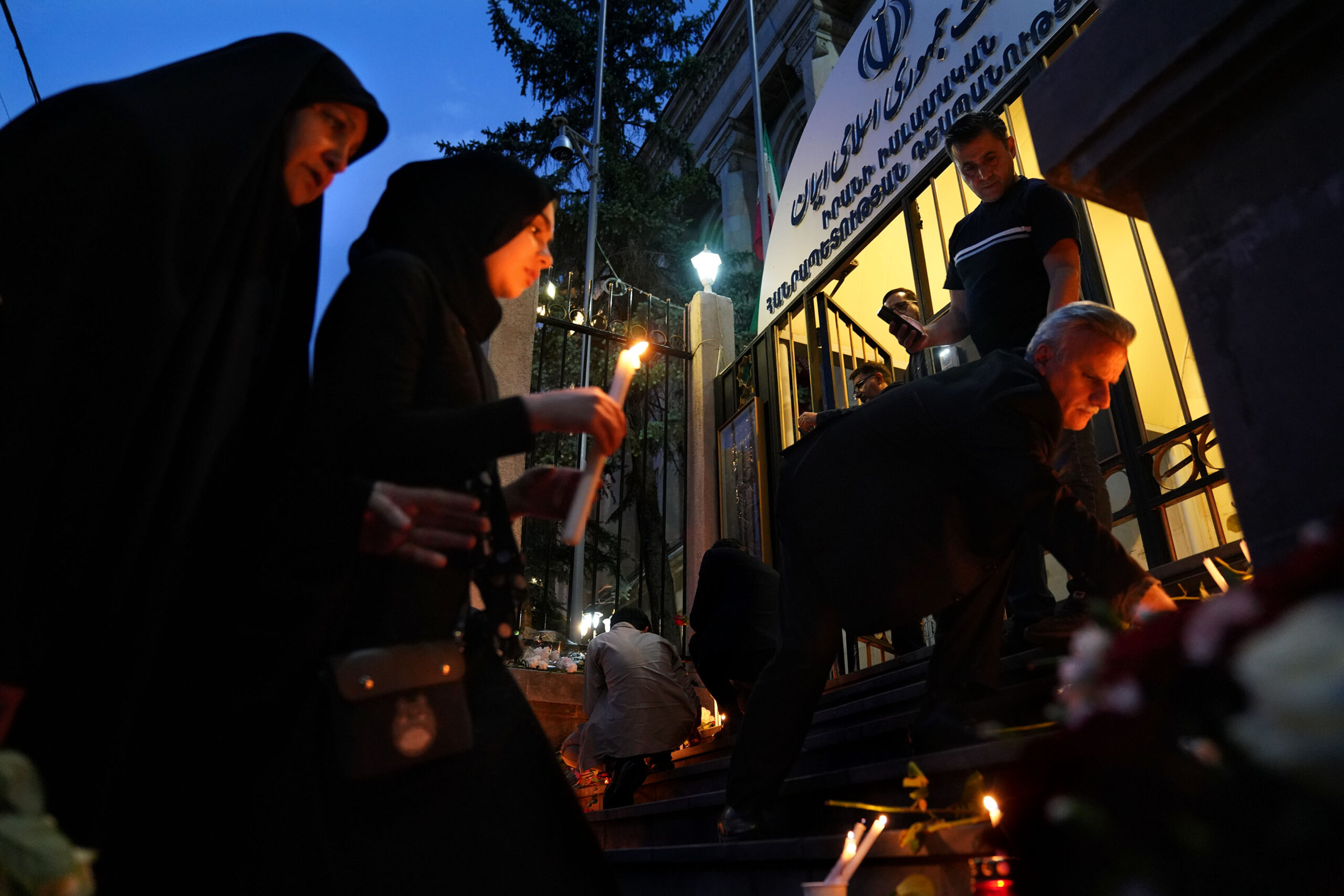 Veillée devant l&rsquo;ambassade d&rsquo;Iran en Arménie