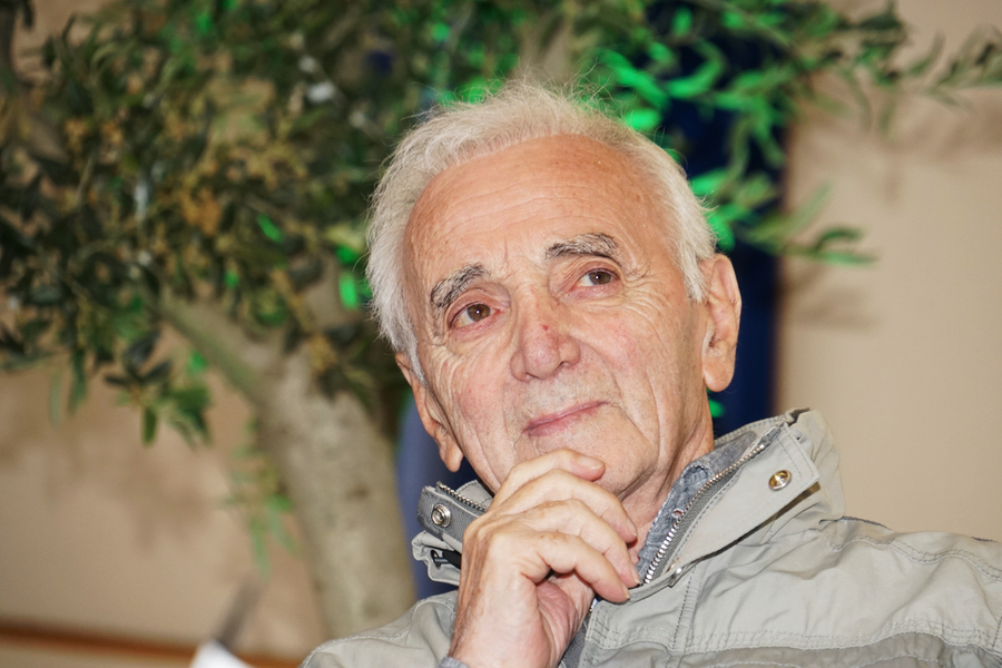 Charles Aznavour, un héros universel qui a uni l&rsquo;humanité autour de son art