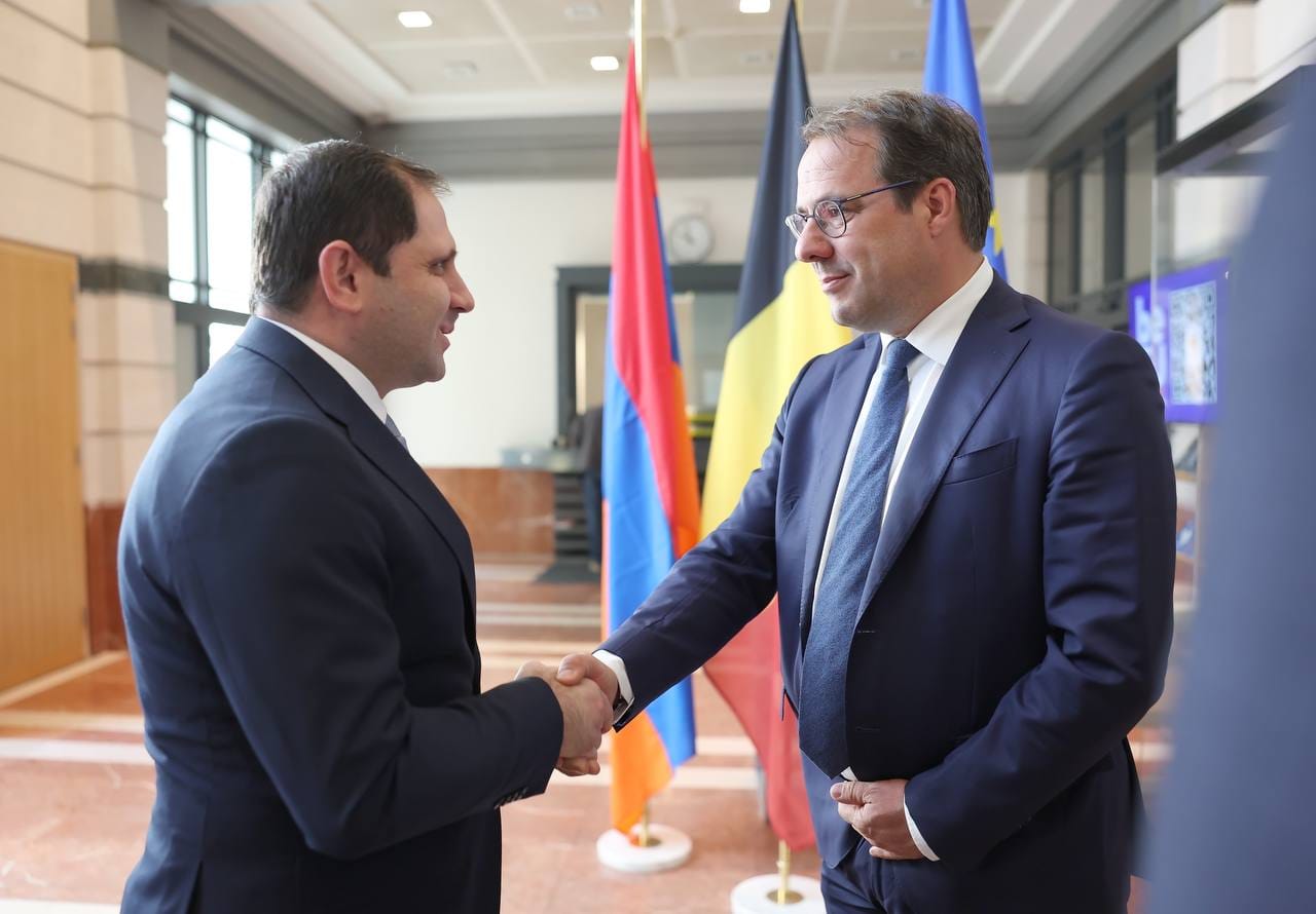 Le ministre arménien de la Défense Suren Papikyan a discuté de la possibilité d&rsquo;une coopération dans le domaine de la défense avec le vice-Premier ministre de Belgique