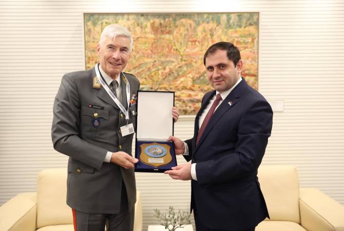 Suren Papikyan a présenté le processus de réforme des forces armées d&rsquo;Arménie au président du Comité militaire de l&rsquo;UE