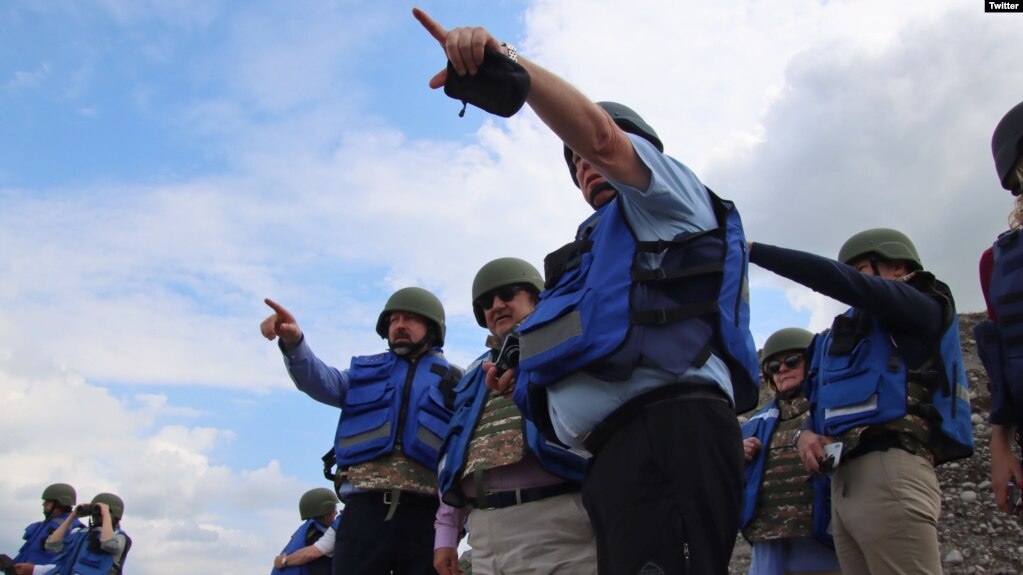 Moscou dénonce à nouveau les patrouilleurs frontaliers de l&rsquo;UE en Arménie et veut jouer les intermédiaires