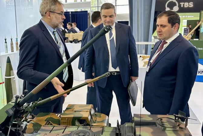 Suren Papikyan s’est entretenu avec les chefs d’entreprises militaro-industrielles lors de l’exposition internationale « Hemus-2024 » en Bulgarie
