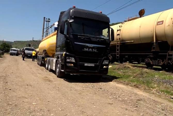 Après les inondations des régions de Lori et Tavouch (Arménie), le premier lot de carburant en provenance de Géorgie est arrivé à la gare d&rsquo;Ayrum par voie ferrée