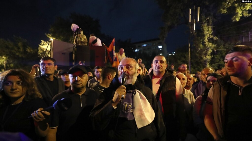 Cette nuit, les manifestants ont tenté de s&rsquo;approcher du Parlement