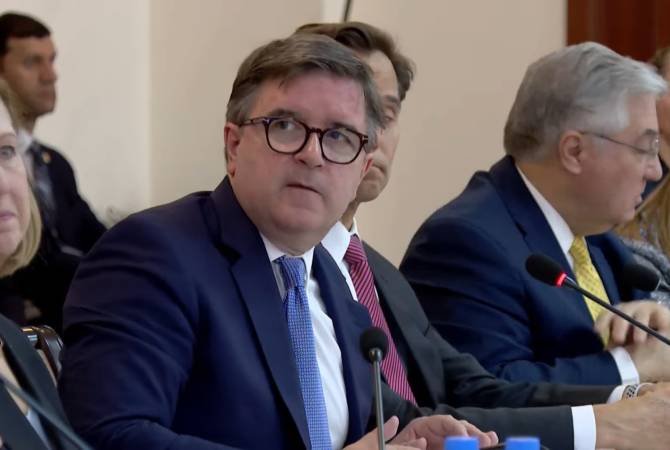 Le Secrétaire d’État adjoint américain à Yerevan : Nous continuerons à travailler avec l’Arménie sur les questions de défense et de sécurité
