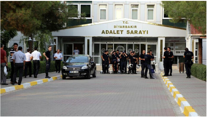 Diyarbakir. 6 politiciens kurdes envoyés en prison