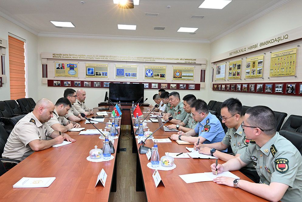 Une délégation militaire chinoise poursuit sa visite en Azerbaïdjan