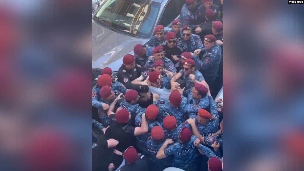 Pas d&rsquo;inculpation pour le passage à tabac d&rsquo;un opposant arménien par la police