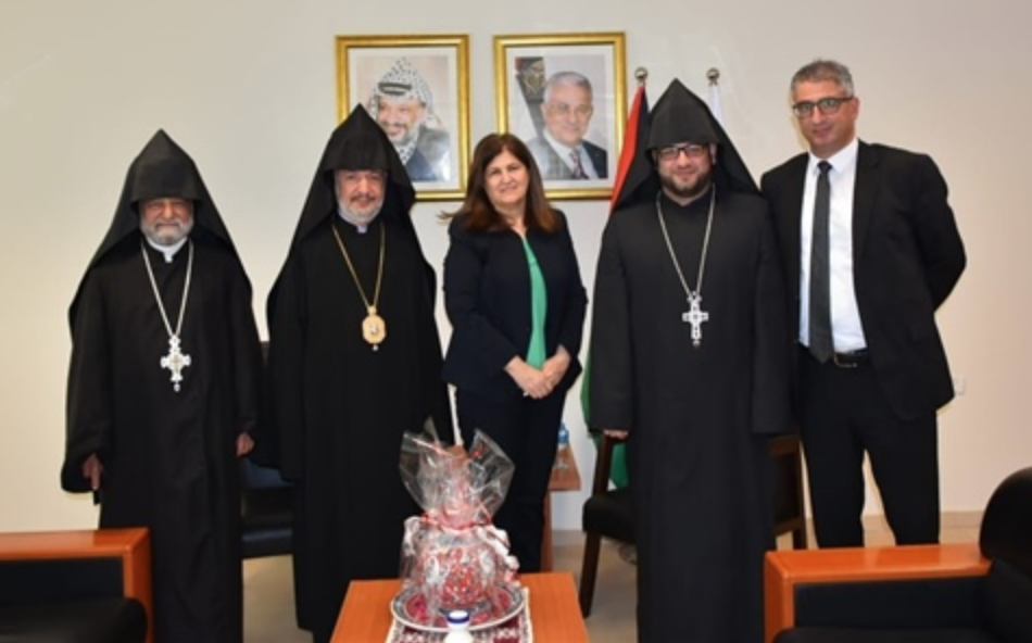Le ministre de l&rsquo;Autorité palestinienne, Farsin Aghabekian Shaheen, rencontre une délégation du Patriarcat arménien à Jérusalem